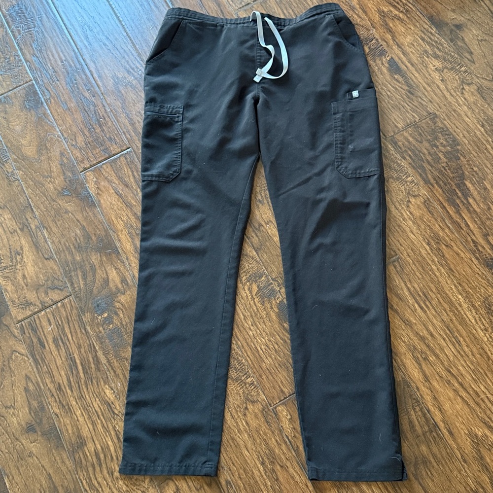 Figs Black Technical Collection Scrub Top, size large top and large tall pants - Picture 7 of 7